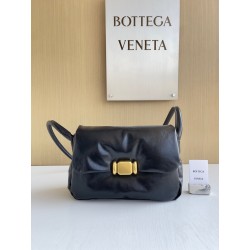보테가 베네타 Bottega Veneta 크로스 백 717237