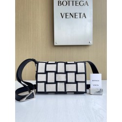보테가 베네타 Bottega Veneta Cassette 크로스 백 741451