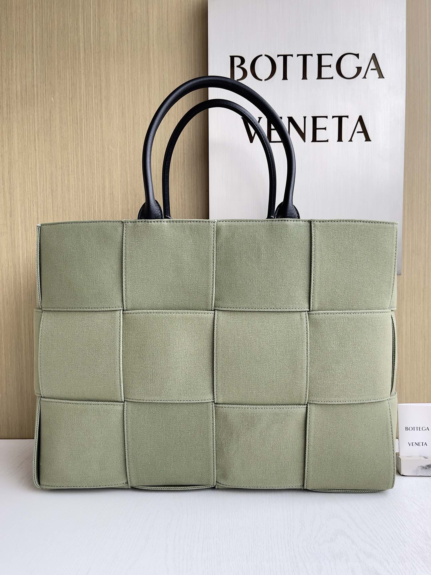 보테가베네타 Bottega Veneta Arco Tote 718401