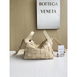 보테가베네타 Bottega Veneta 크로스 백 755132