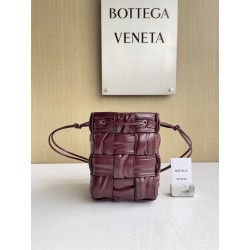 보테가베네타 Bottega Veneta Cassette 버킷 백 717187