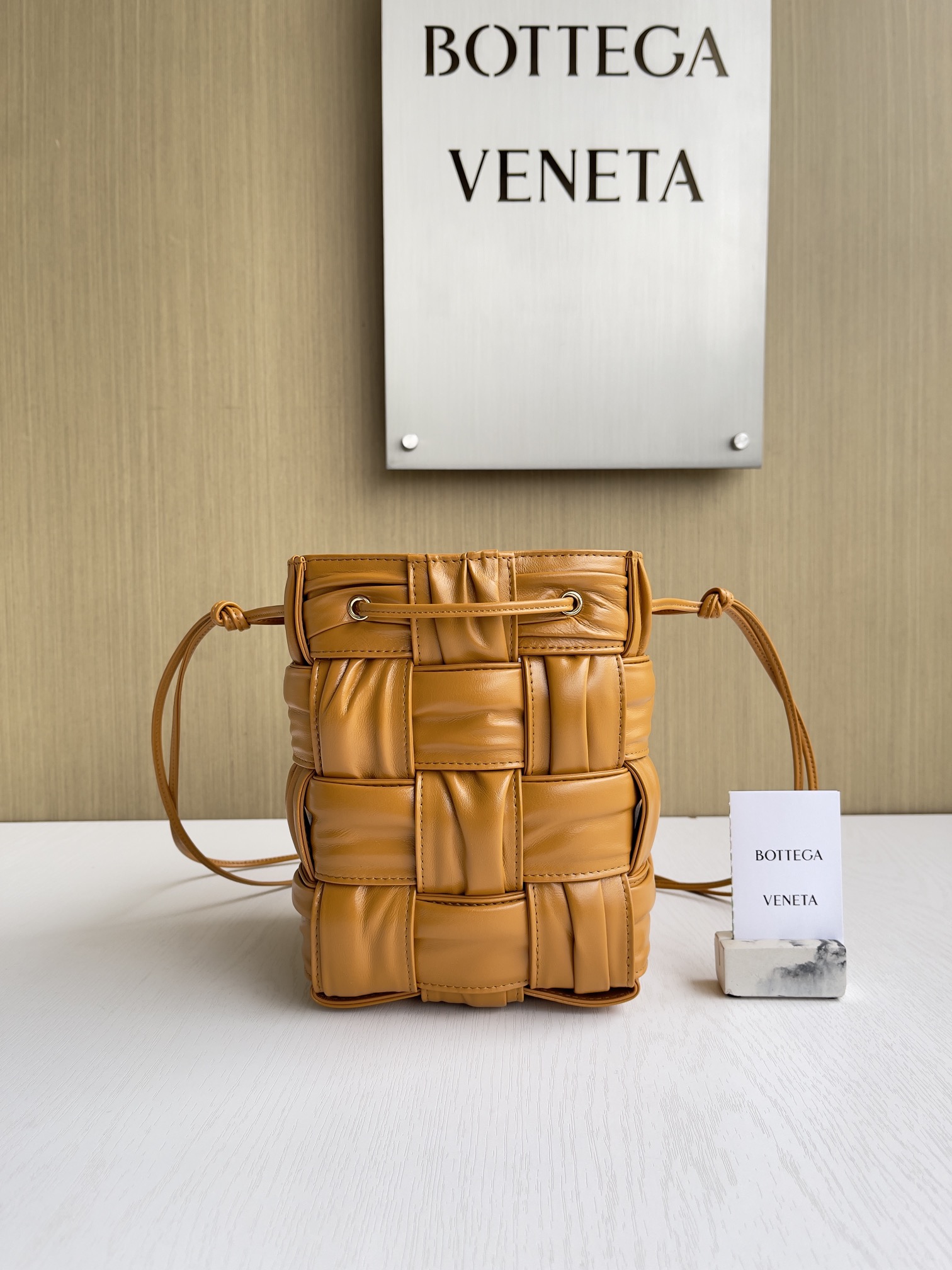 보테가베네타 Bottega Veneta Cassette 버킷 백 717187