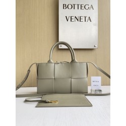 보테가베네타 Bottega Veneta Mini Arco Tote 토트 백 709337