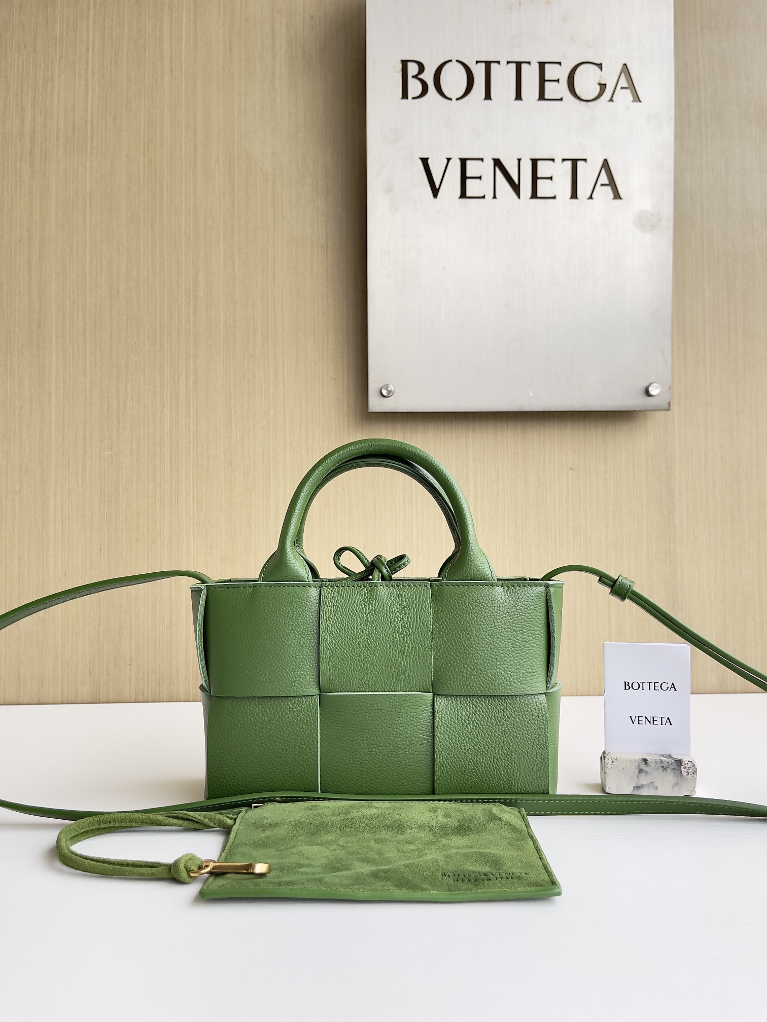 보테가베네타 Bottega Veneta Mini Arco Tote 토트 백 709337