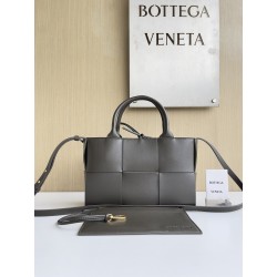 보테가베네타 Bottega Veneta Mini Arco Tote 토트 백 709337
