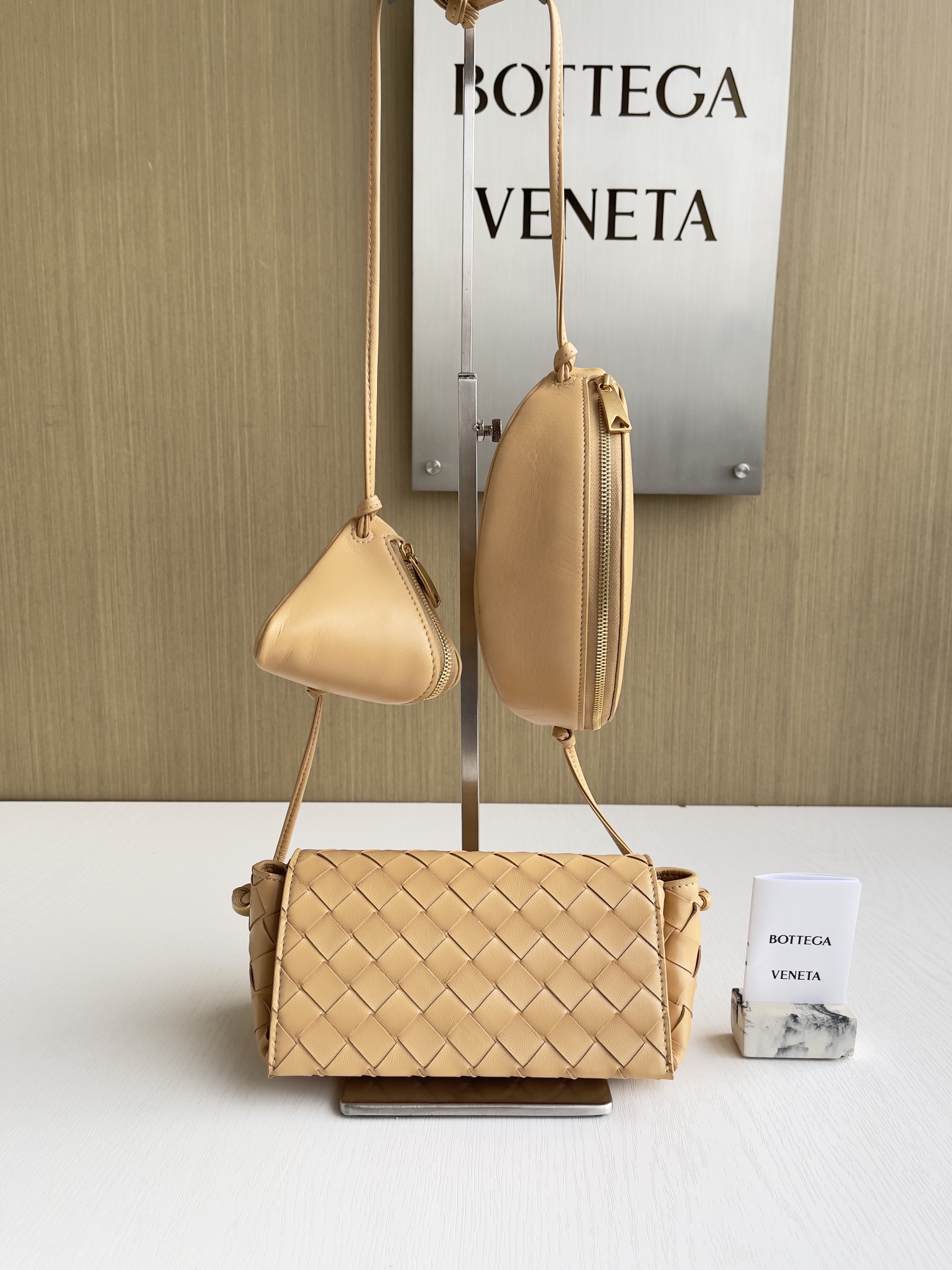 보테가베네타 Bottega Veneta Pouch On Strap 717429