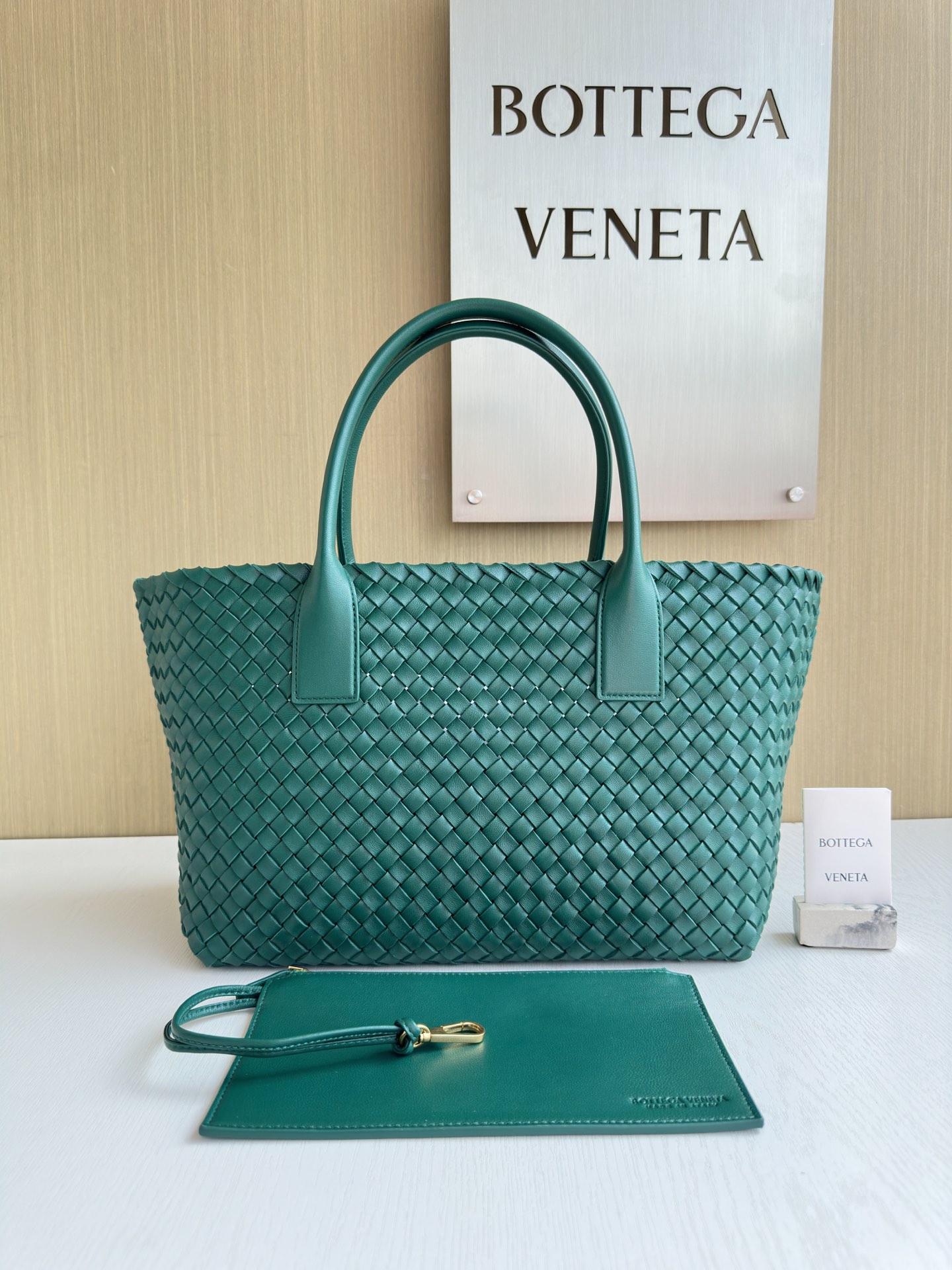보테가베네타 Bottega Veneta Cabat 608810