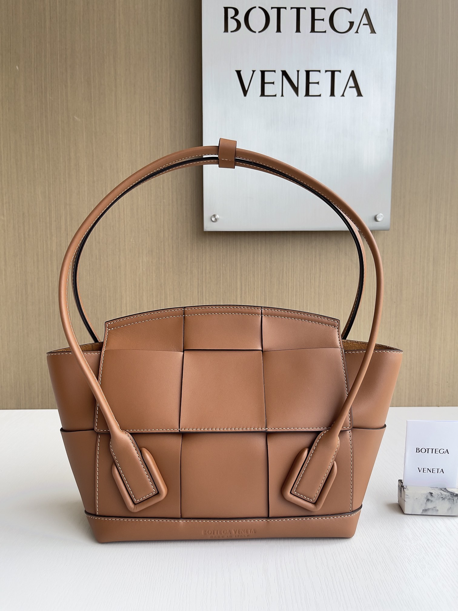 보테가베네타 Bottega Veneta Arco 70013