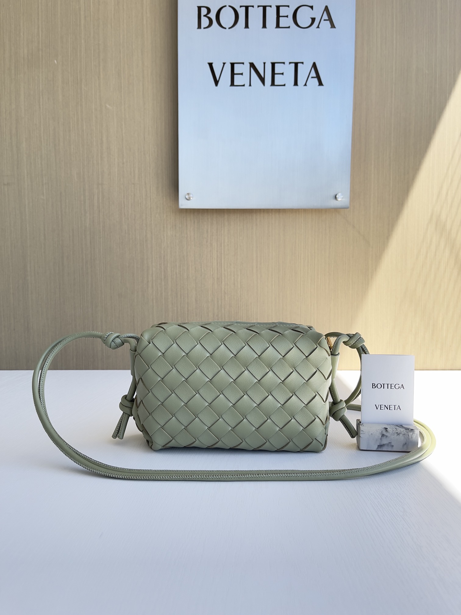 보테가베네타 Bottega Veneta Loop 680254