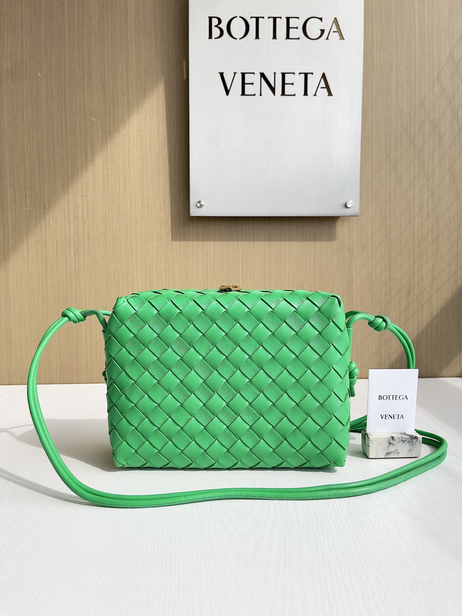보테가베네타 Bottega Veneta Loop 680255