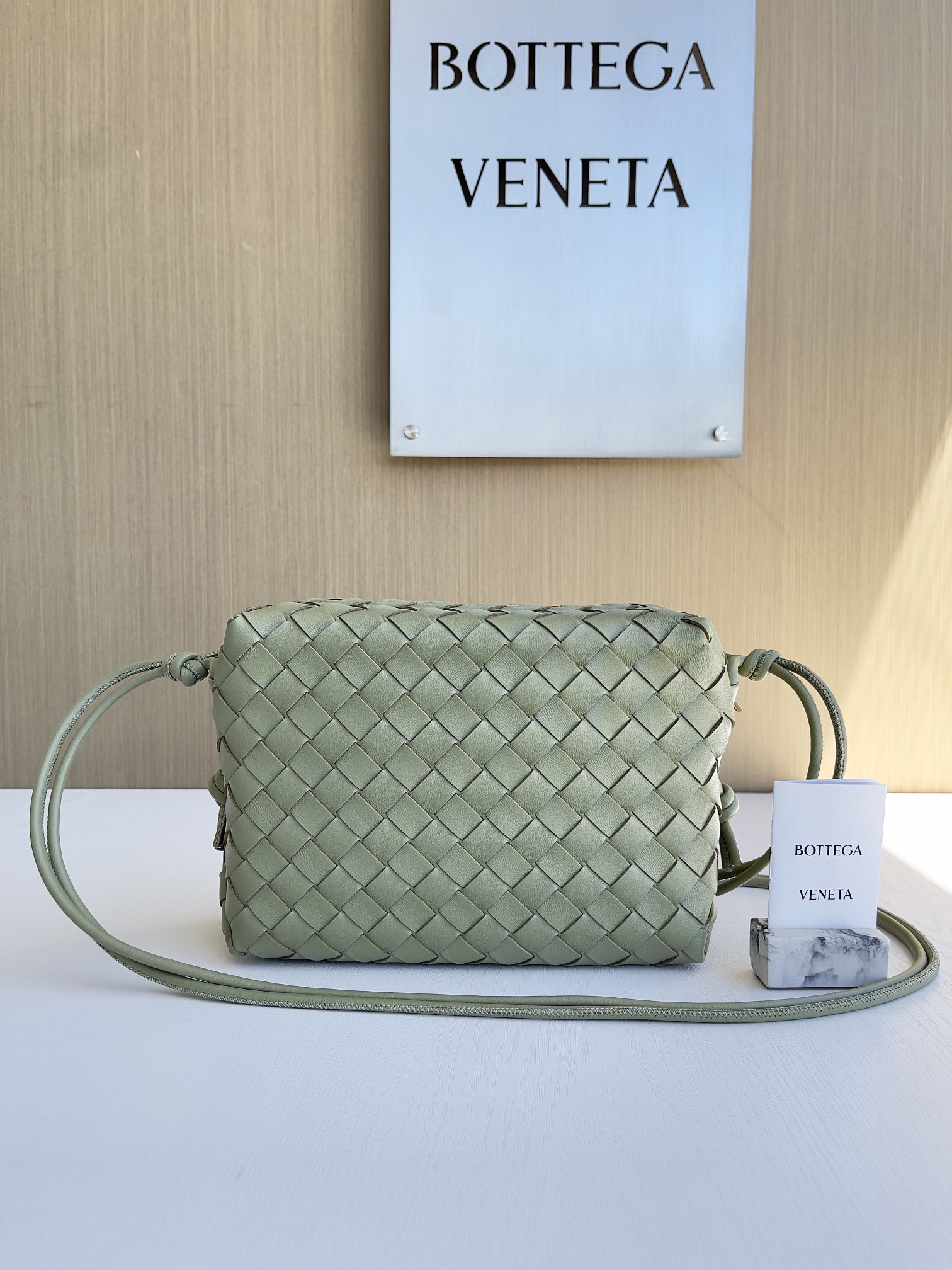 보테가베네타 Bottega Veneta Loop 680255