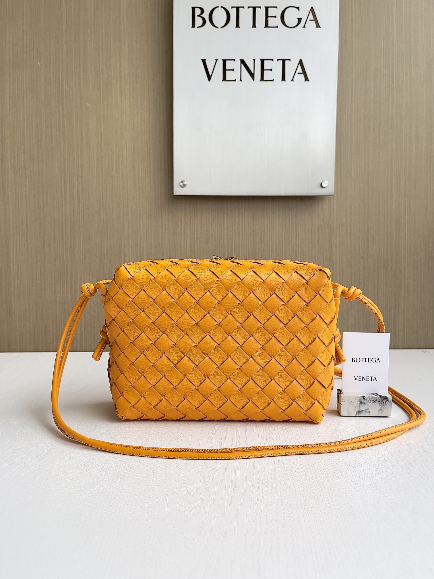 보테가베네타 Bottega Veneta Loop 크로스 백 680255
