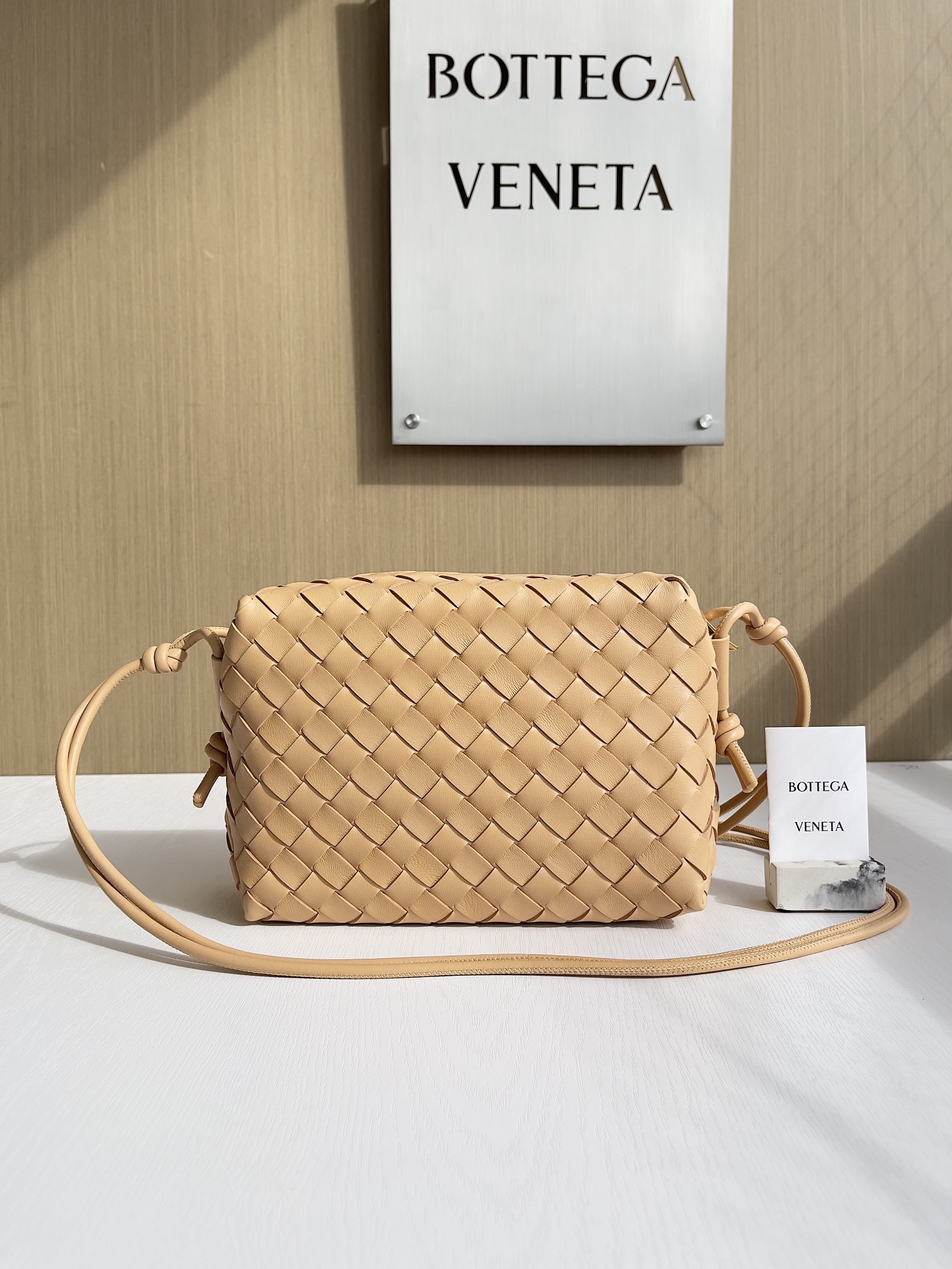 보테가베네타 Bottega Veneta Loop 680255