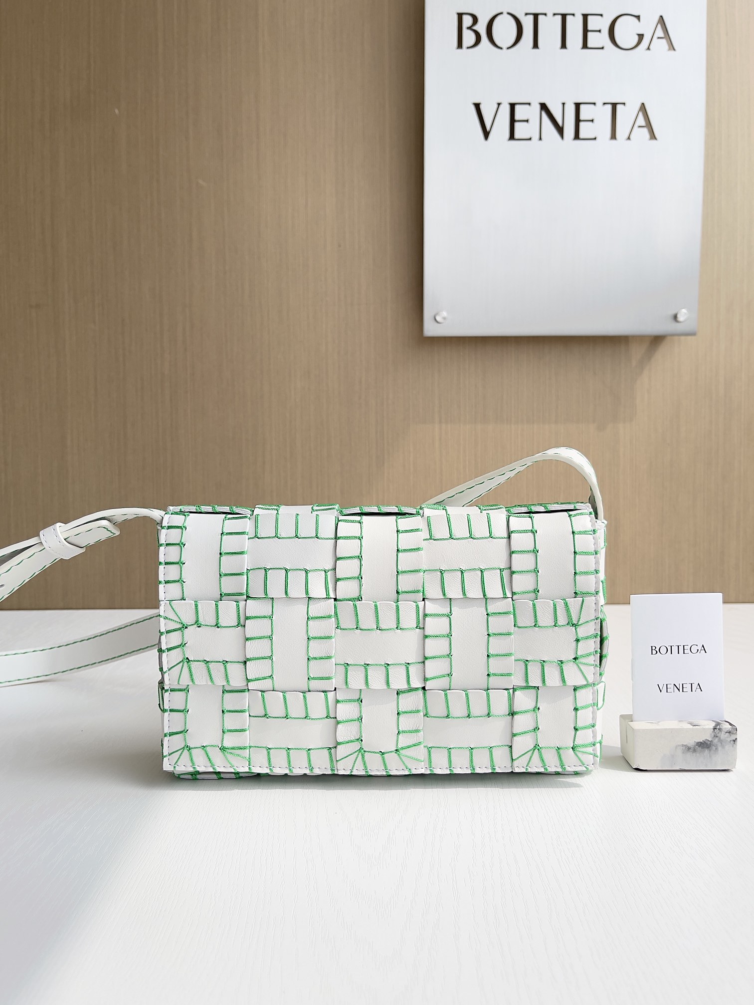 보테가베네타 Bottega Veneta Cassette 691400 23CM