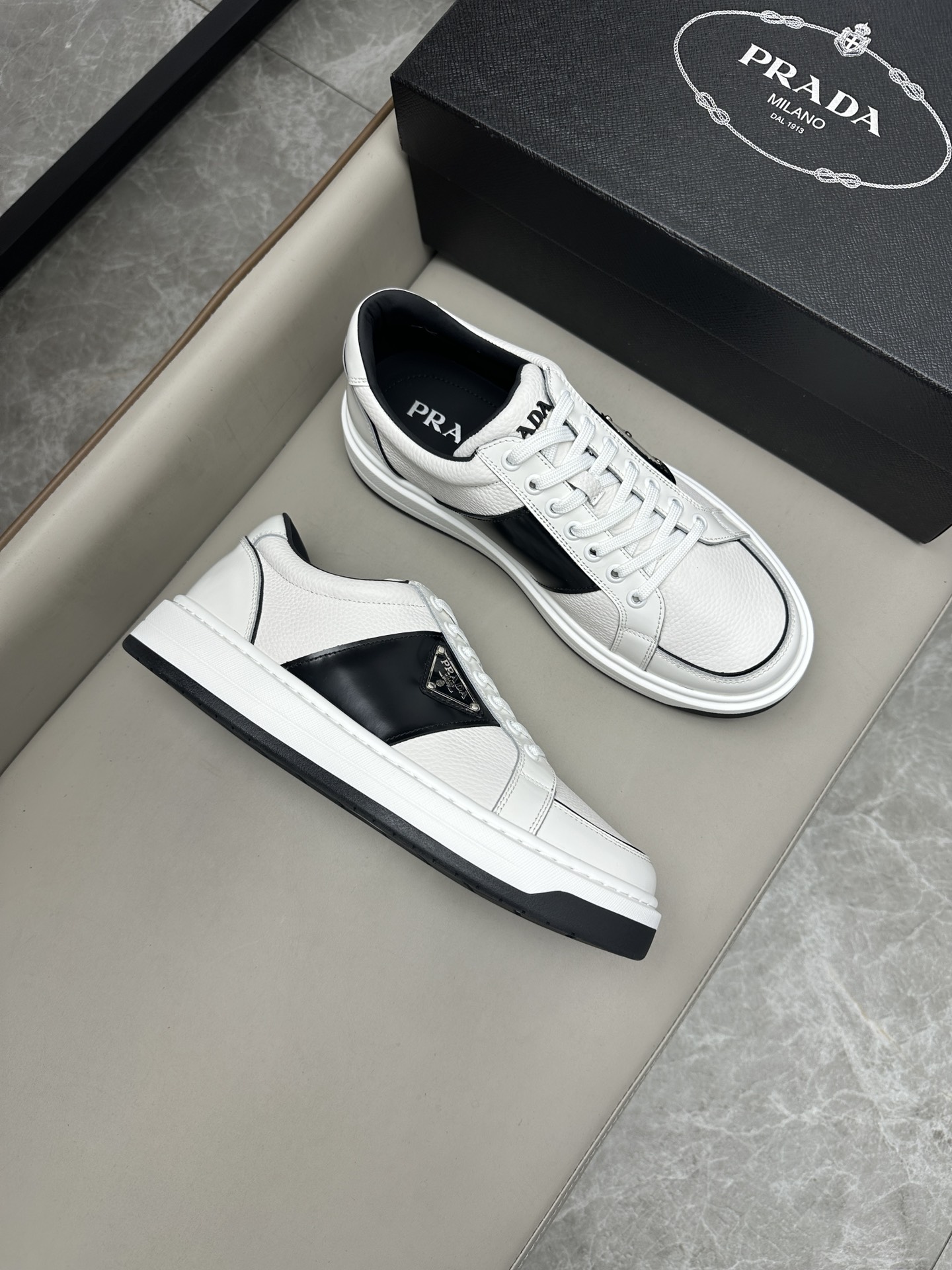 프라다 Prada 스니커즈