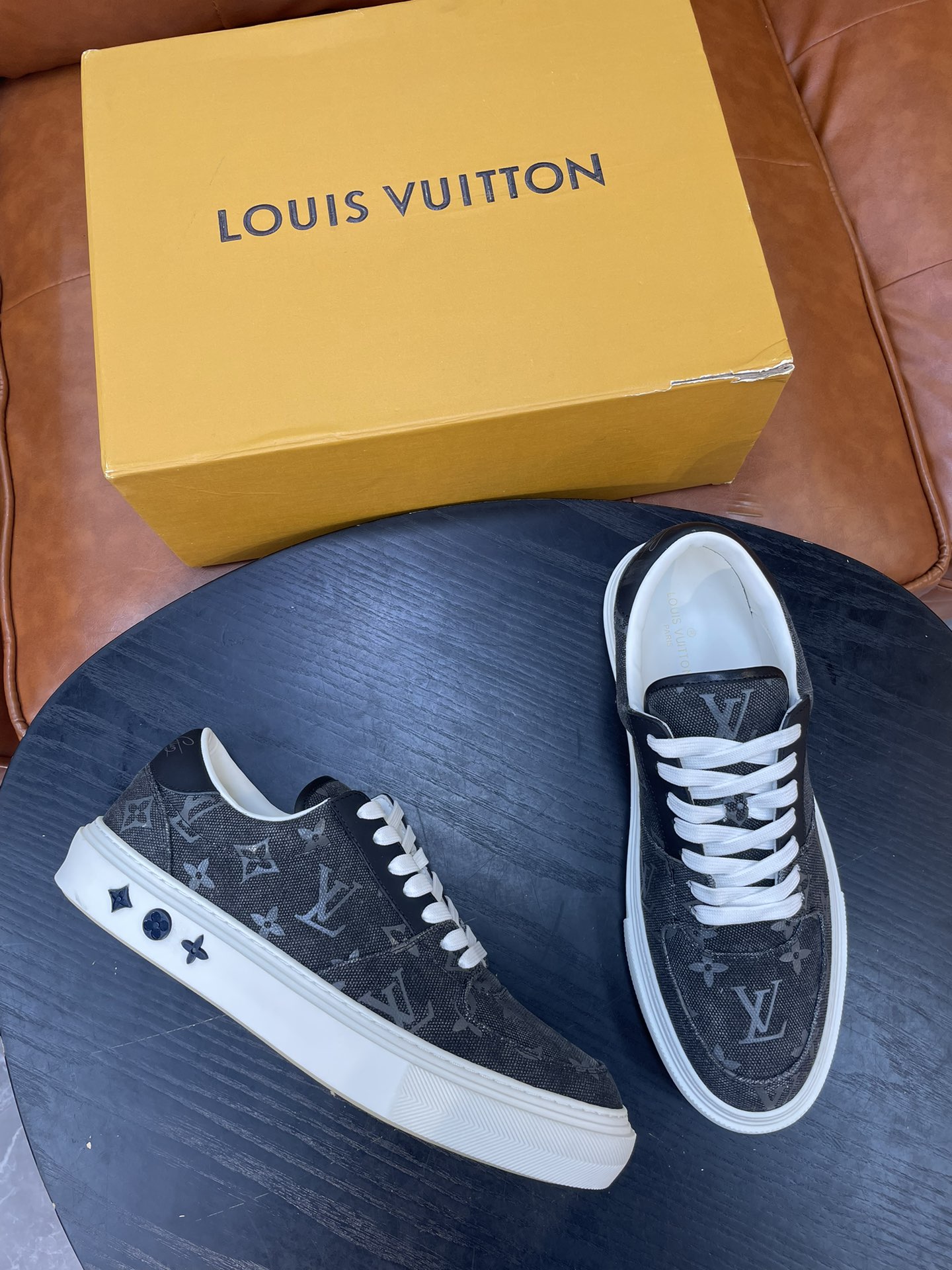 루이비통 Louis Vuitton 스니커즈