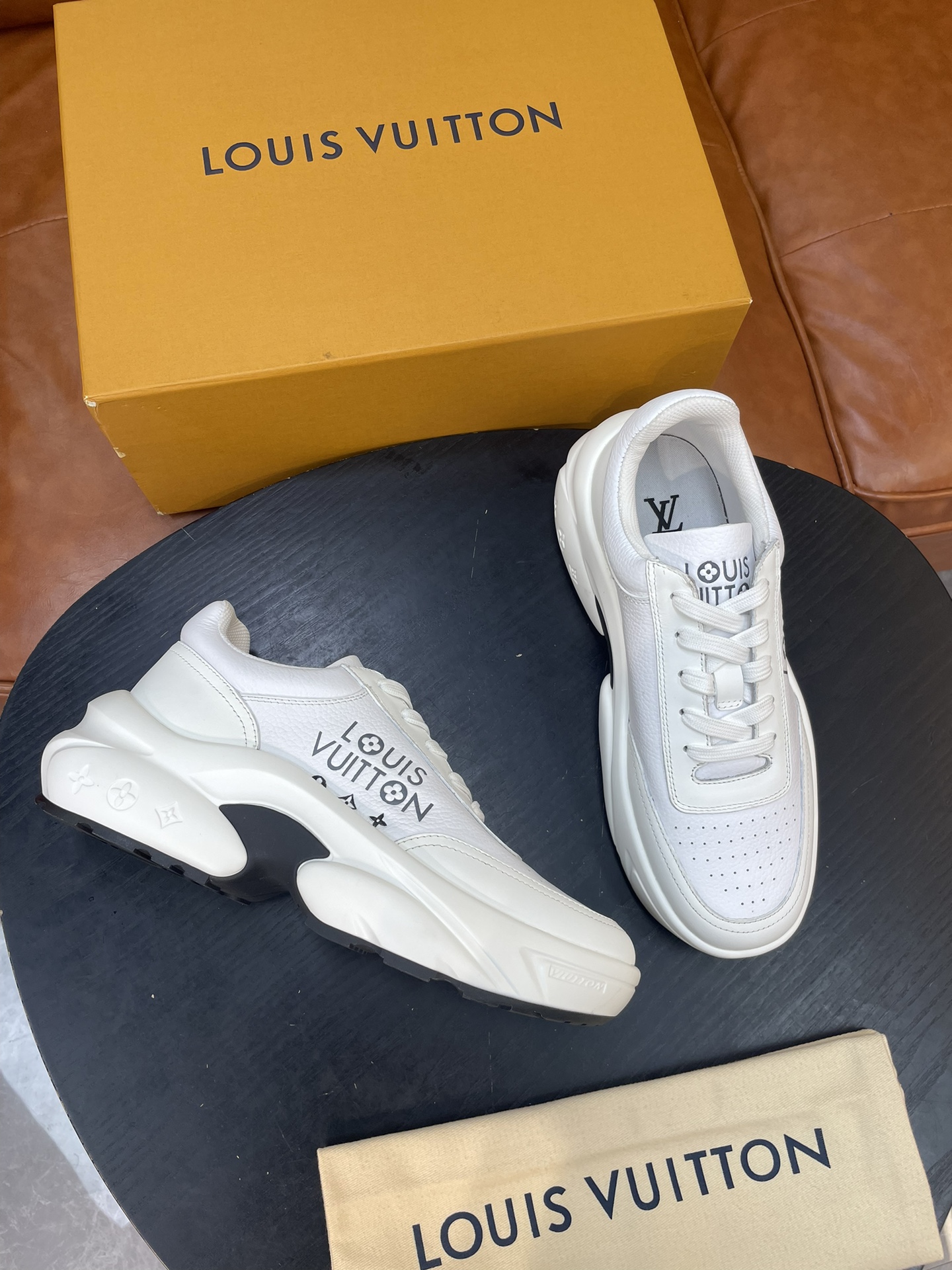 루이비통 Louis Vuitton 스니커즈