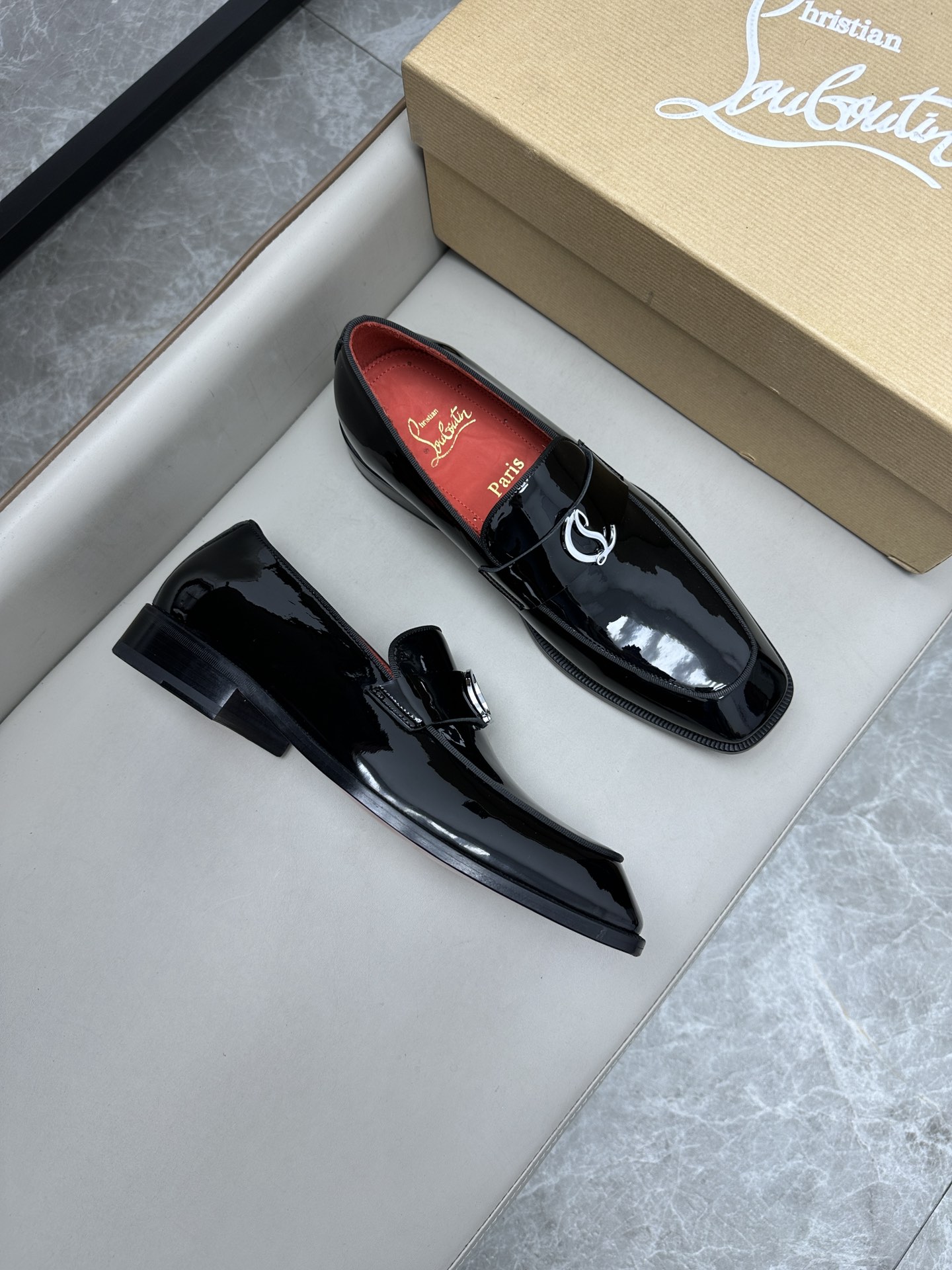 Christian Louboutin Loubi Flip 구두