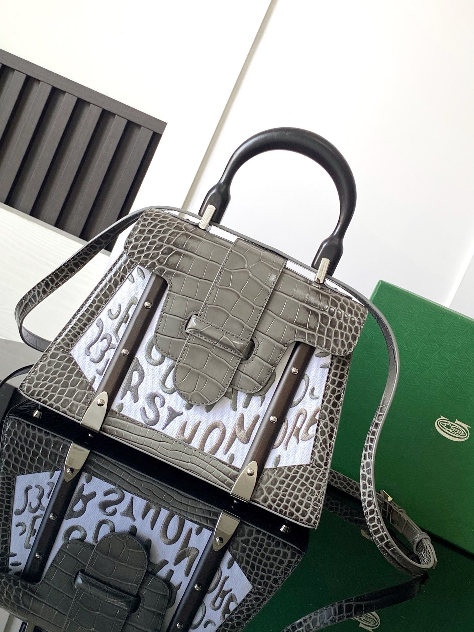 고야드 Goyard Saigon 탑 핸들백 28CM