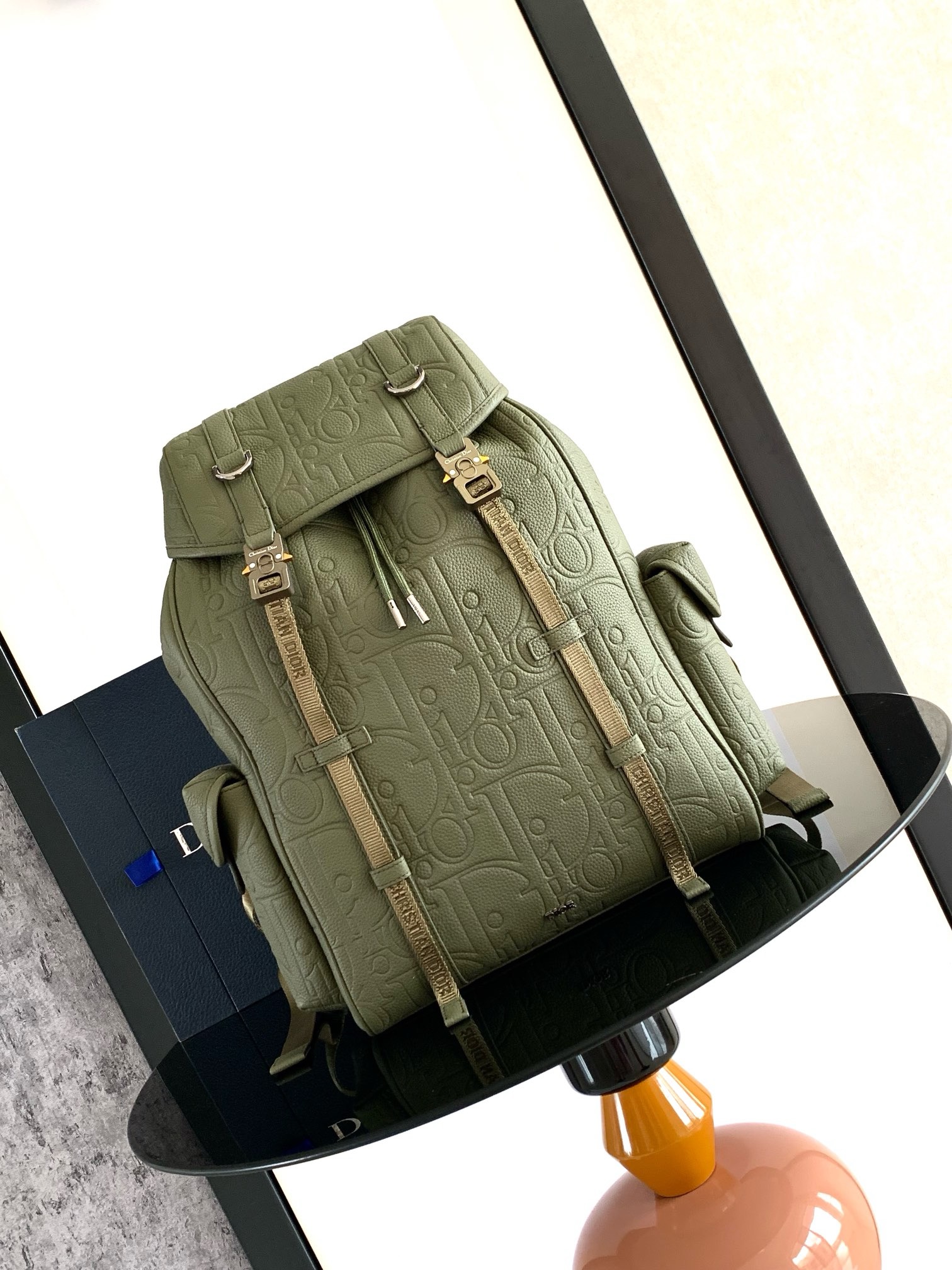 디올 Dior Hit the road 1ESBA205LLG S2155UTZQ 백팩 43CM