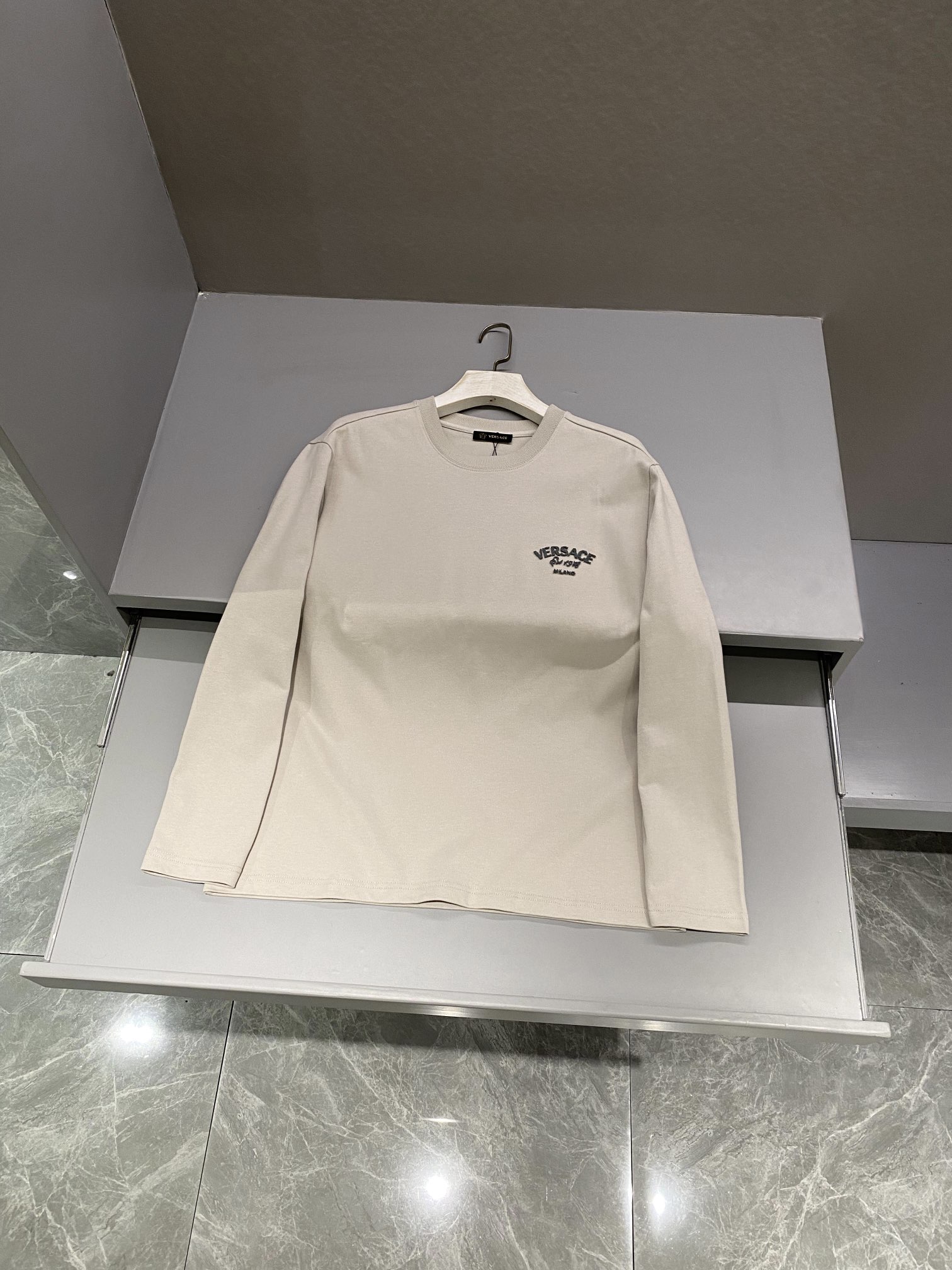 루이비통 Louis Vuitton  긴팔 티셔츠