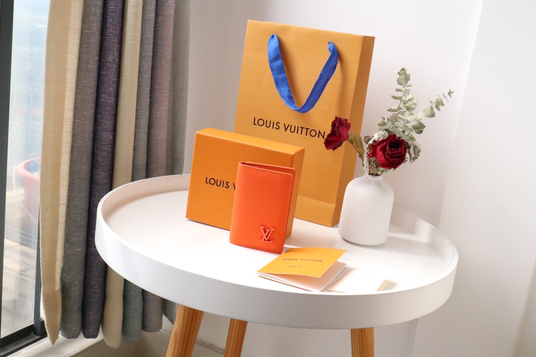 루이비통 Louis Vuitton M81028 지갑 11CM