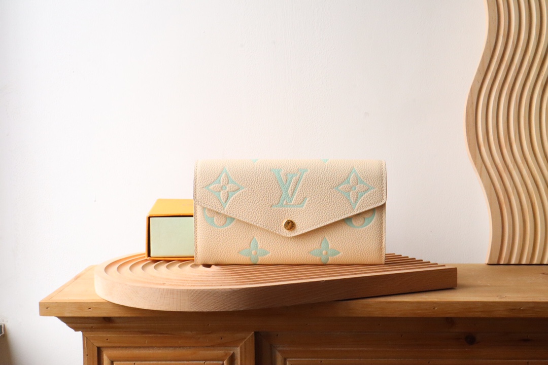 루이비통 Louis Vuitton M81049 지갑 19.5CM