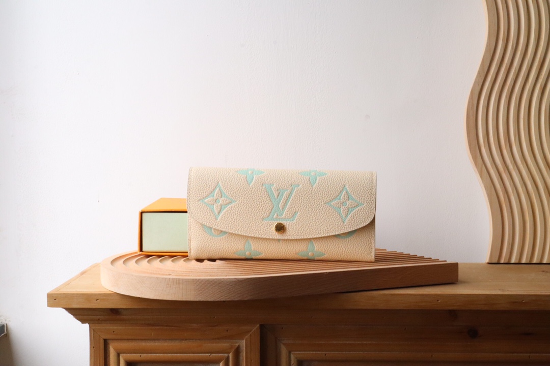 루이비통 Louis Vuitton M823341 지갑 19CM