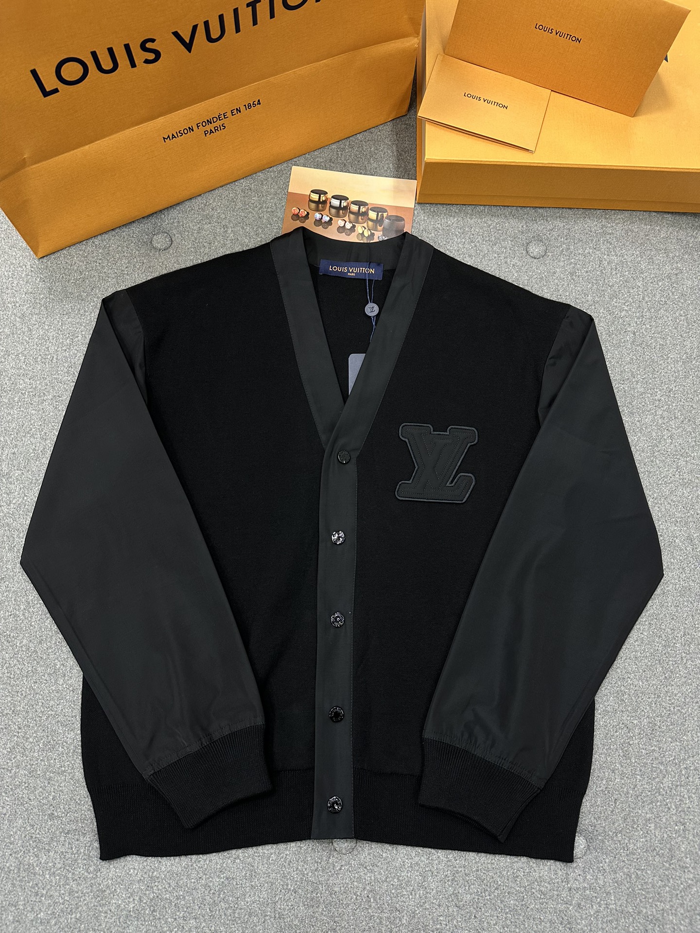 루이비통 Louis Vuitton 가디건