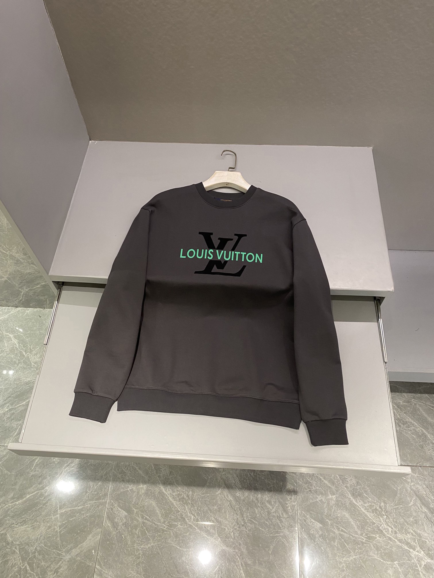 루이비통 Louis Vuitton 맨투맨