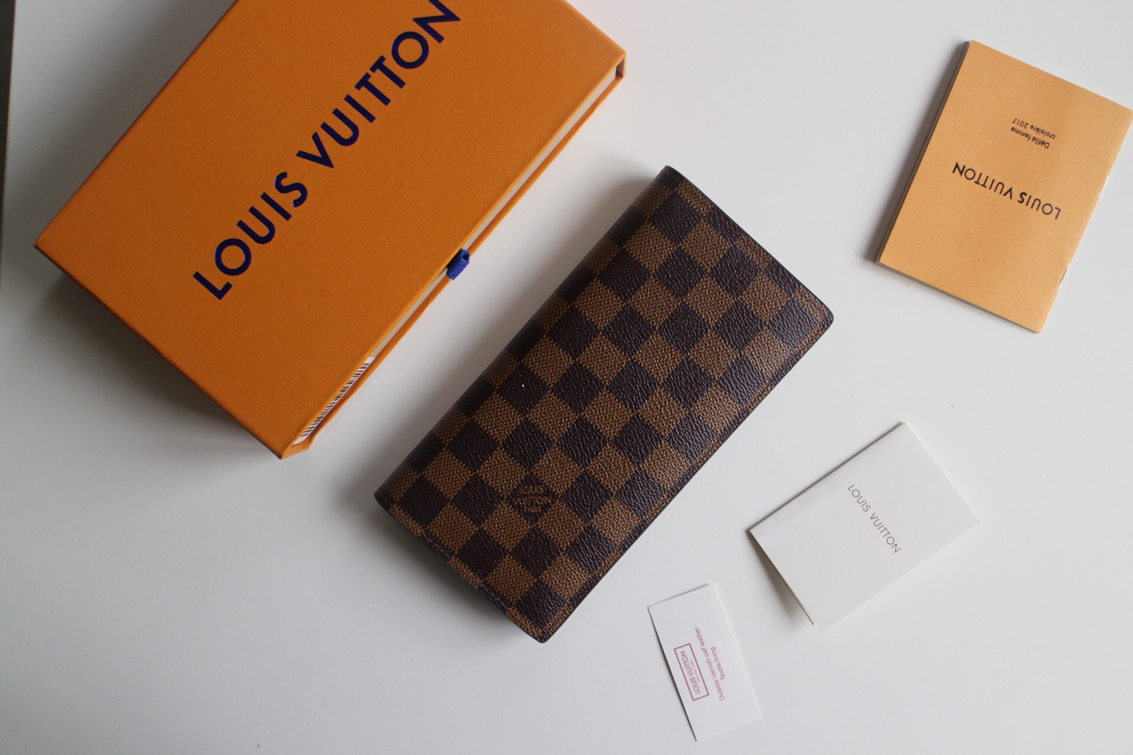 루이비통 Louis Vuitton M60017 지갑