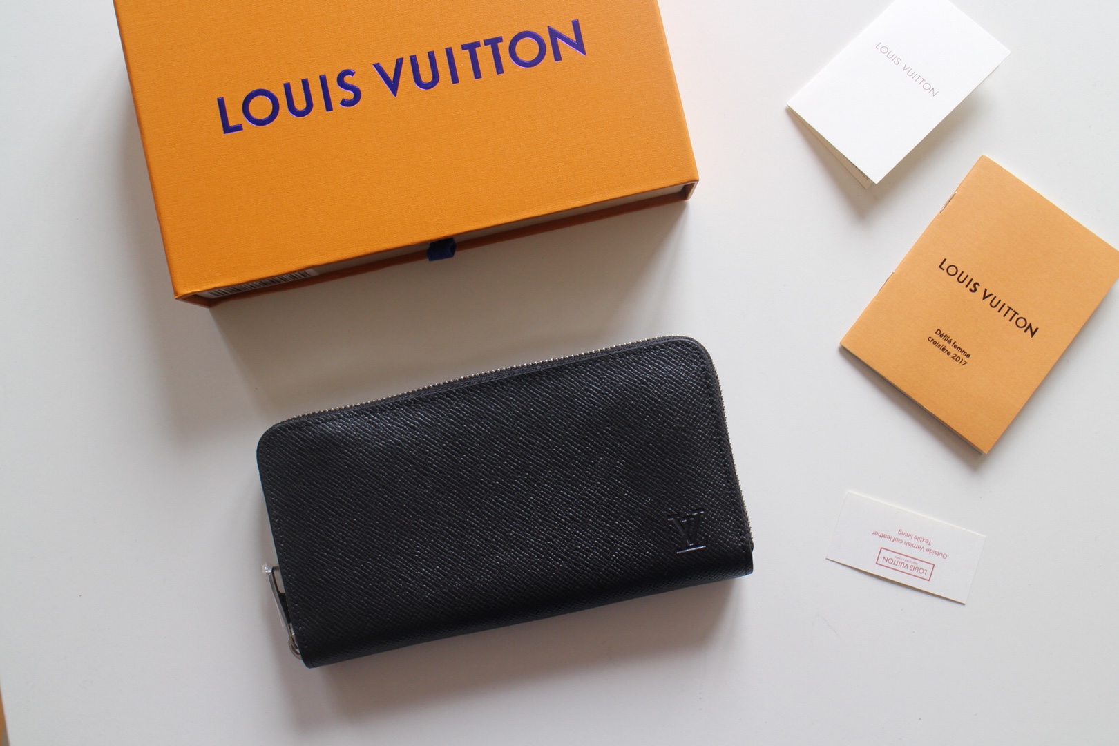 루이비통 Louis Vuitton M60017 지갑 19CM