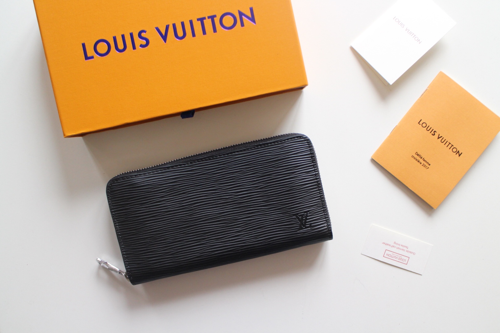 루이비통 Louis Vuitton M60017 지갑 19CM