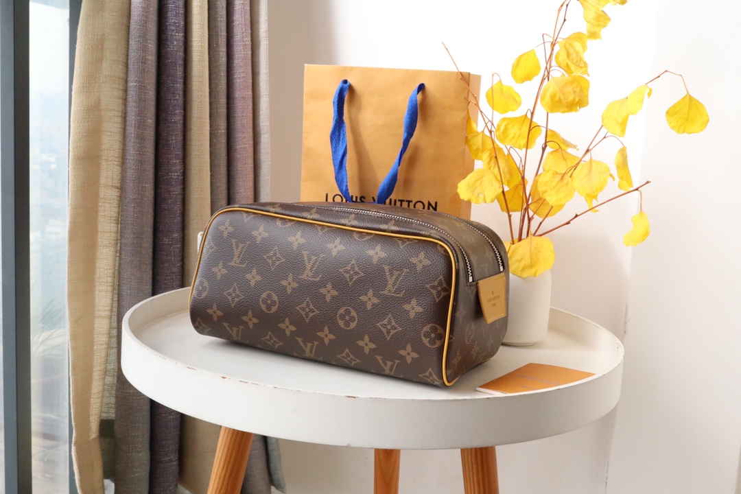 루이비통 Louis Vuitton M44494 파우치 28CM