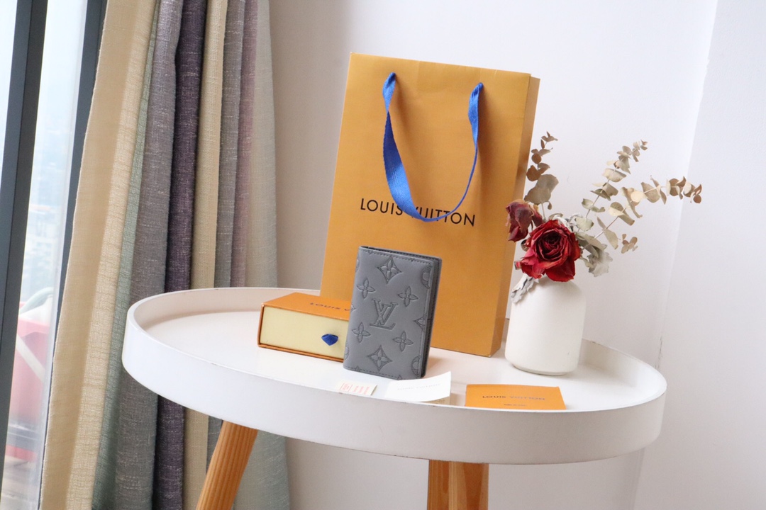 루이비통 Louis Vuitton M81382 지갑 11CM