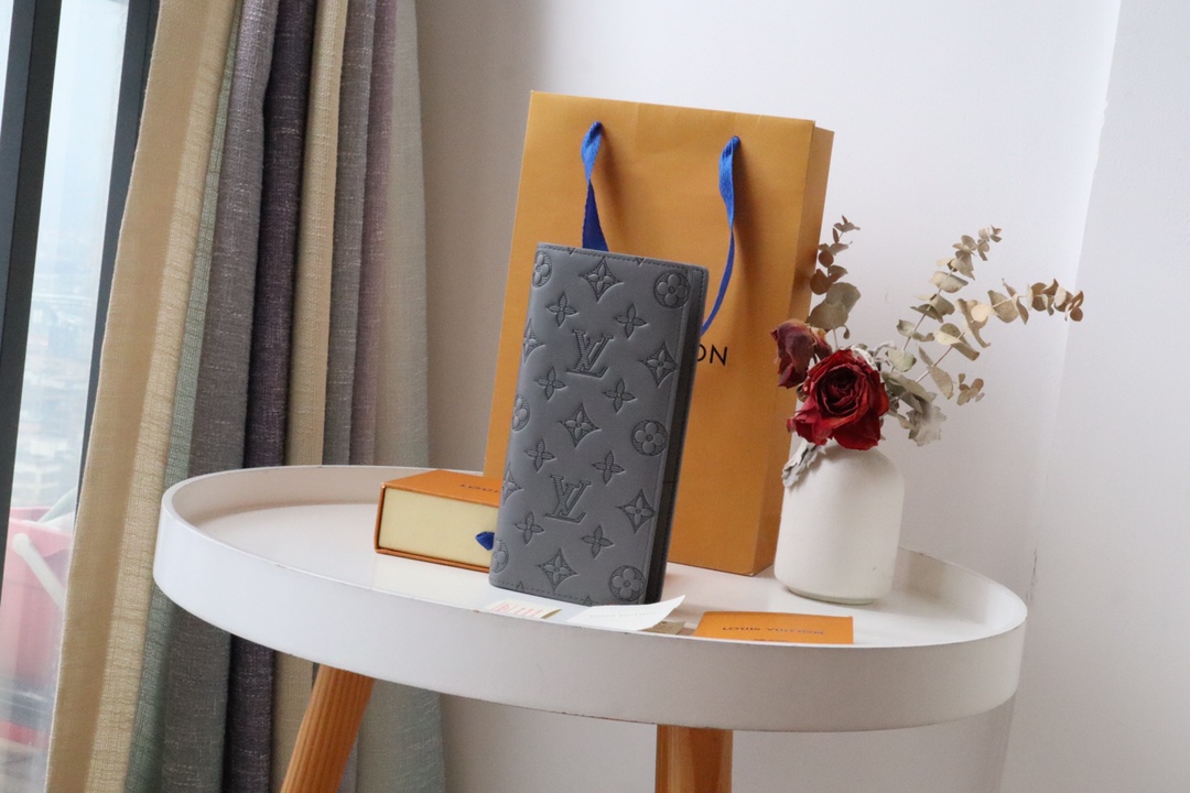 루이비통 Louis Vuitton M81384 지갑 19CM