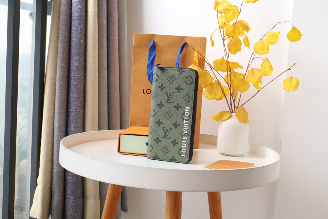 루이비통 Louis Vuitton M8279 지갑