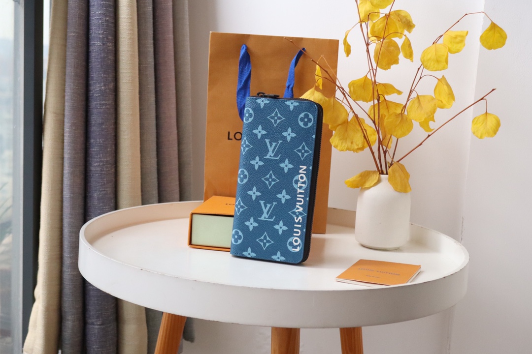 루이비통 Louis Vuitton M8279 지갑