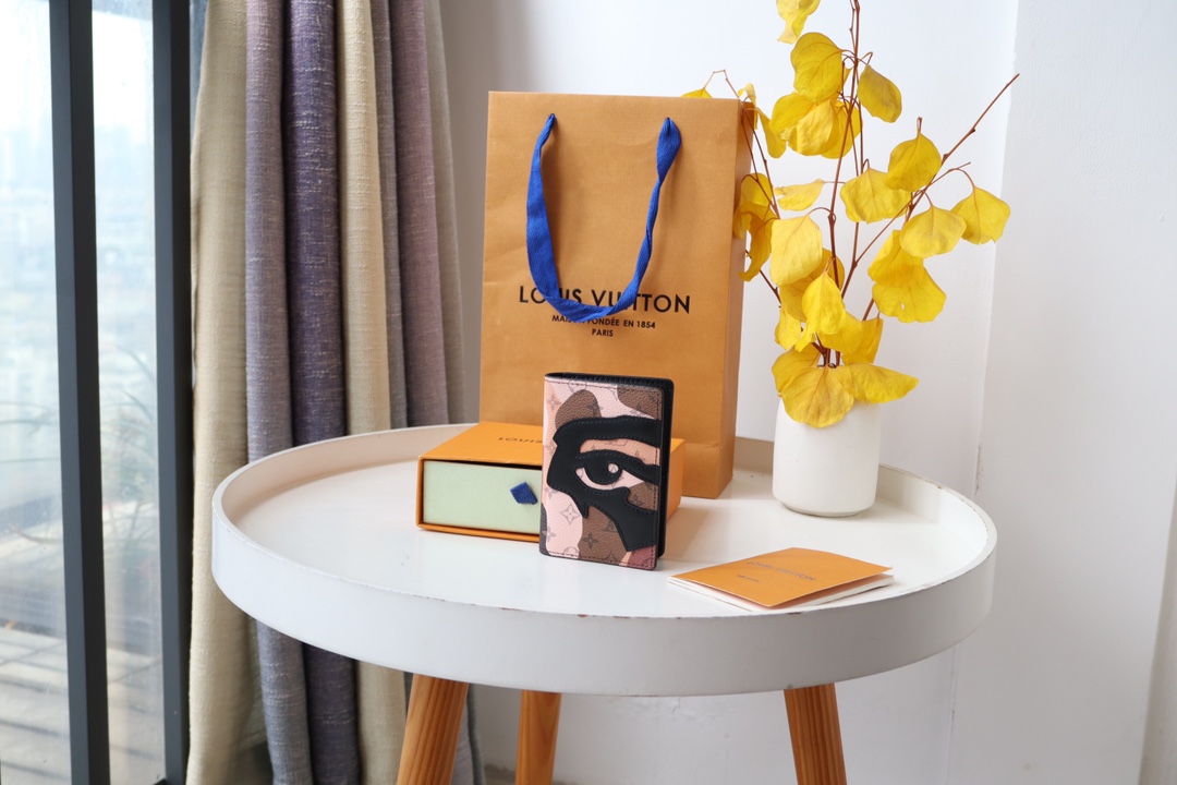 루이비통 Louis Vuitton M82574 지갑