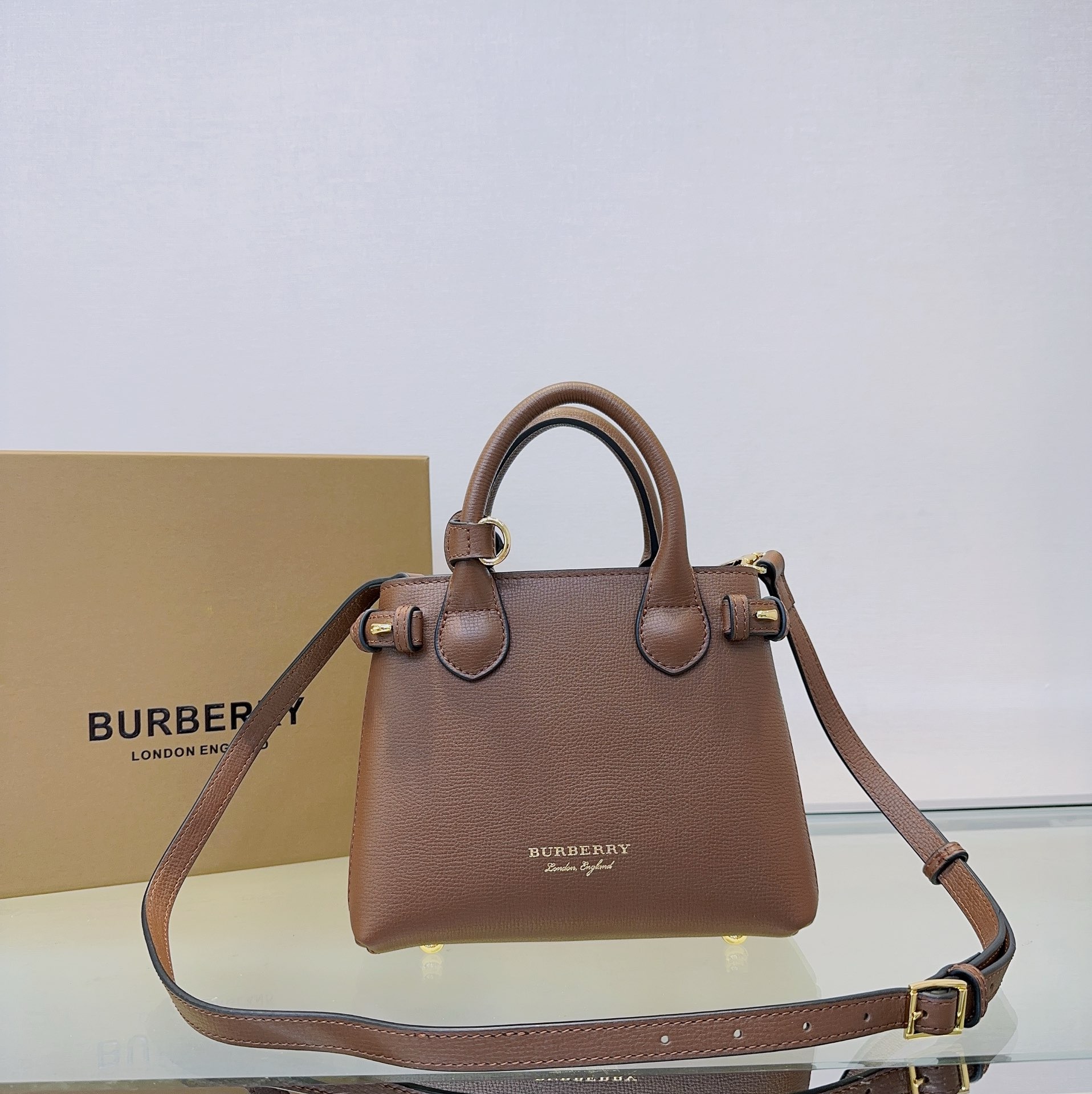버버리 Burberry 7121 The Banner 탑 핸들백 22CM