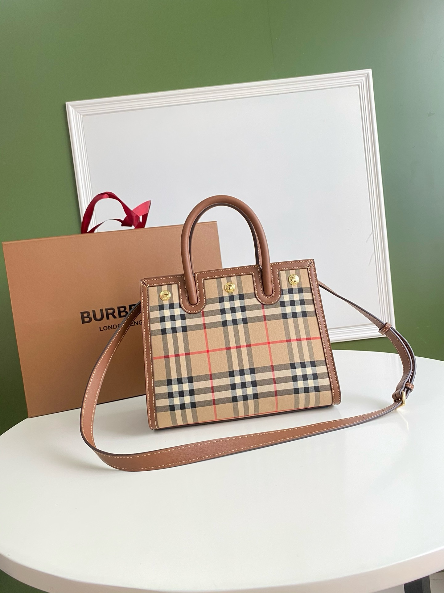 버버리 Burberry 2671 탑 핸들백 26CM