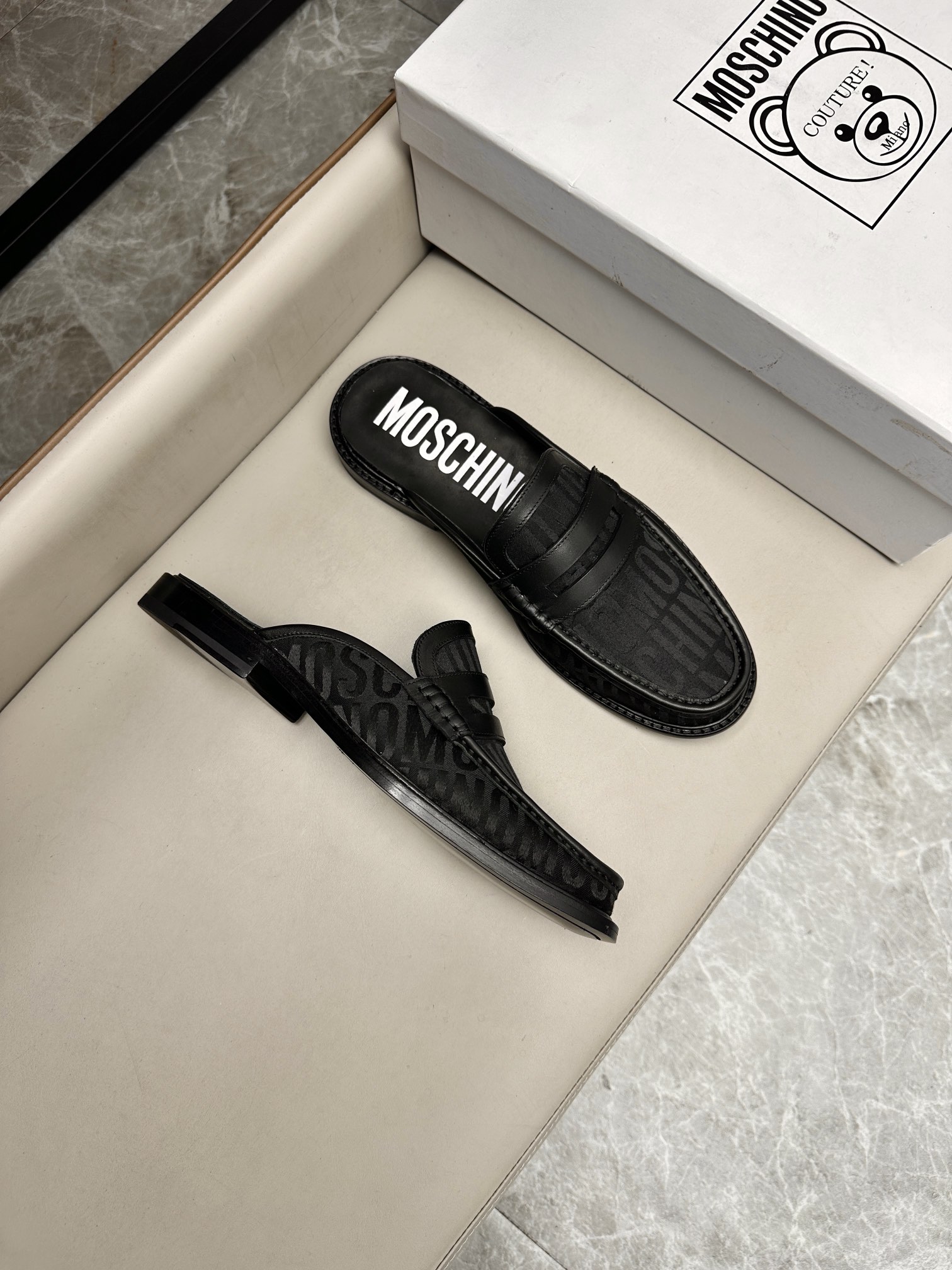 MOSCHINO 샌들