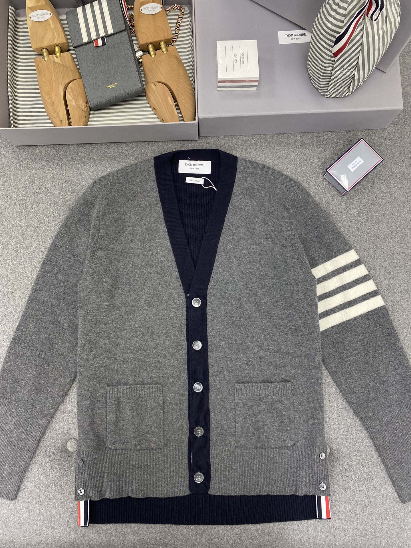톰브라운 Thom Browne 가디건