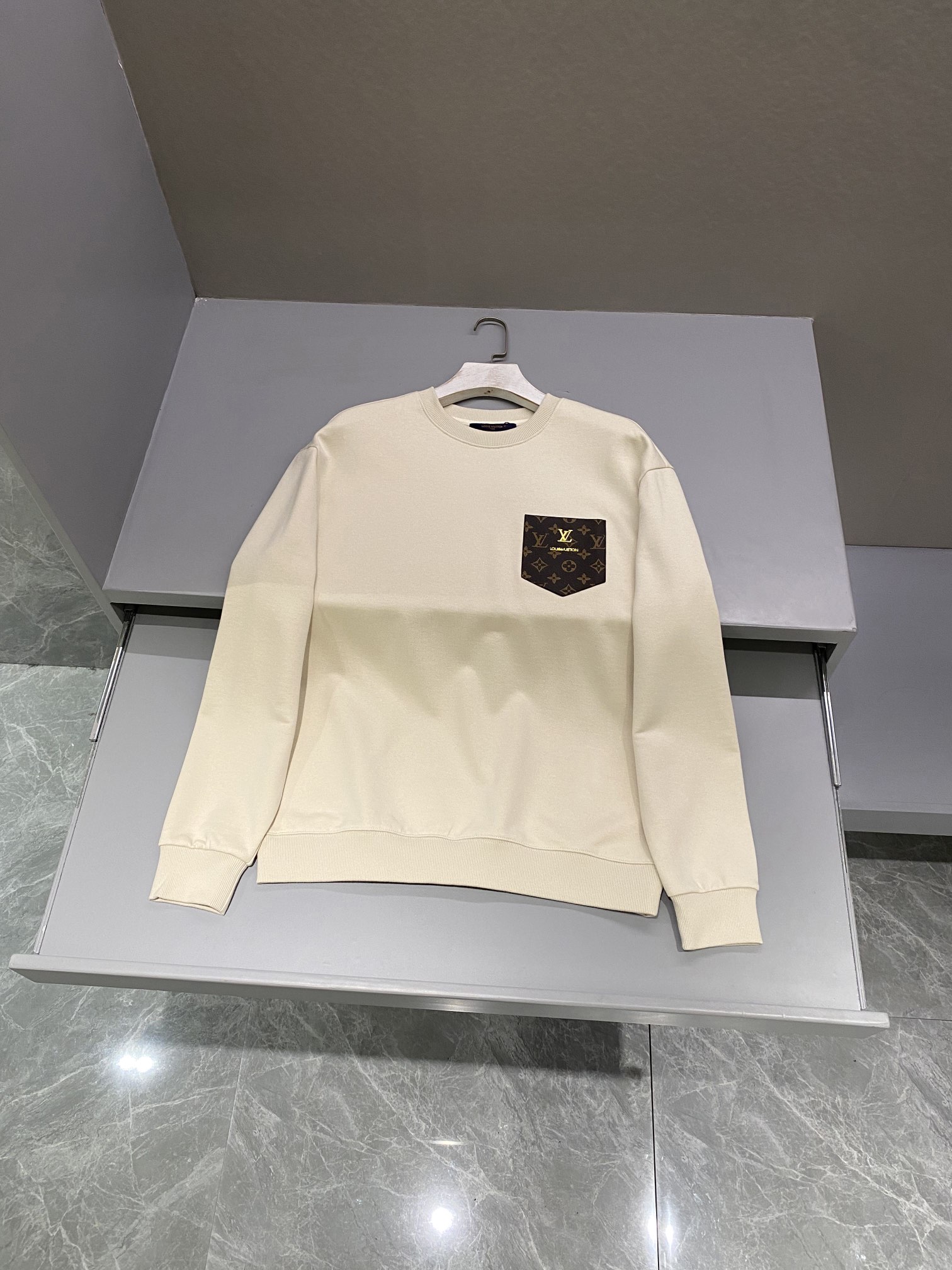 루이비통 Louis Vuitton  맨투맨