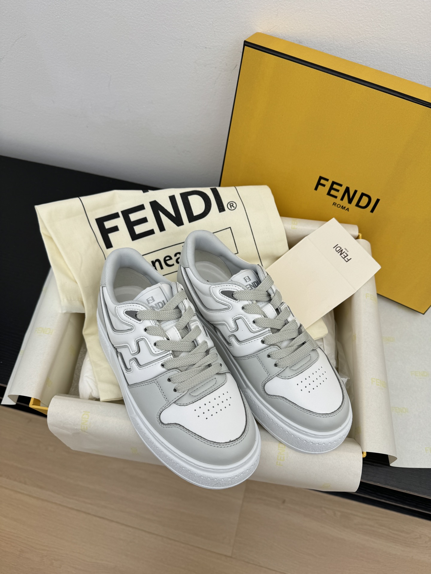 펜디 FENDI 스니커즈