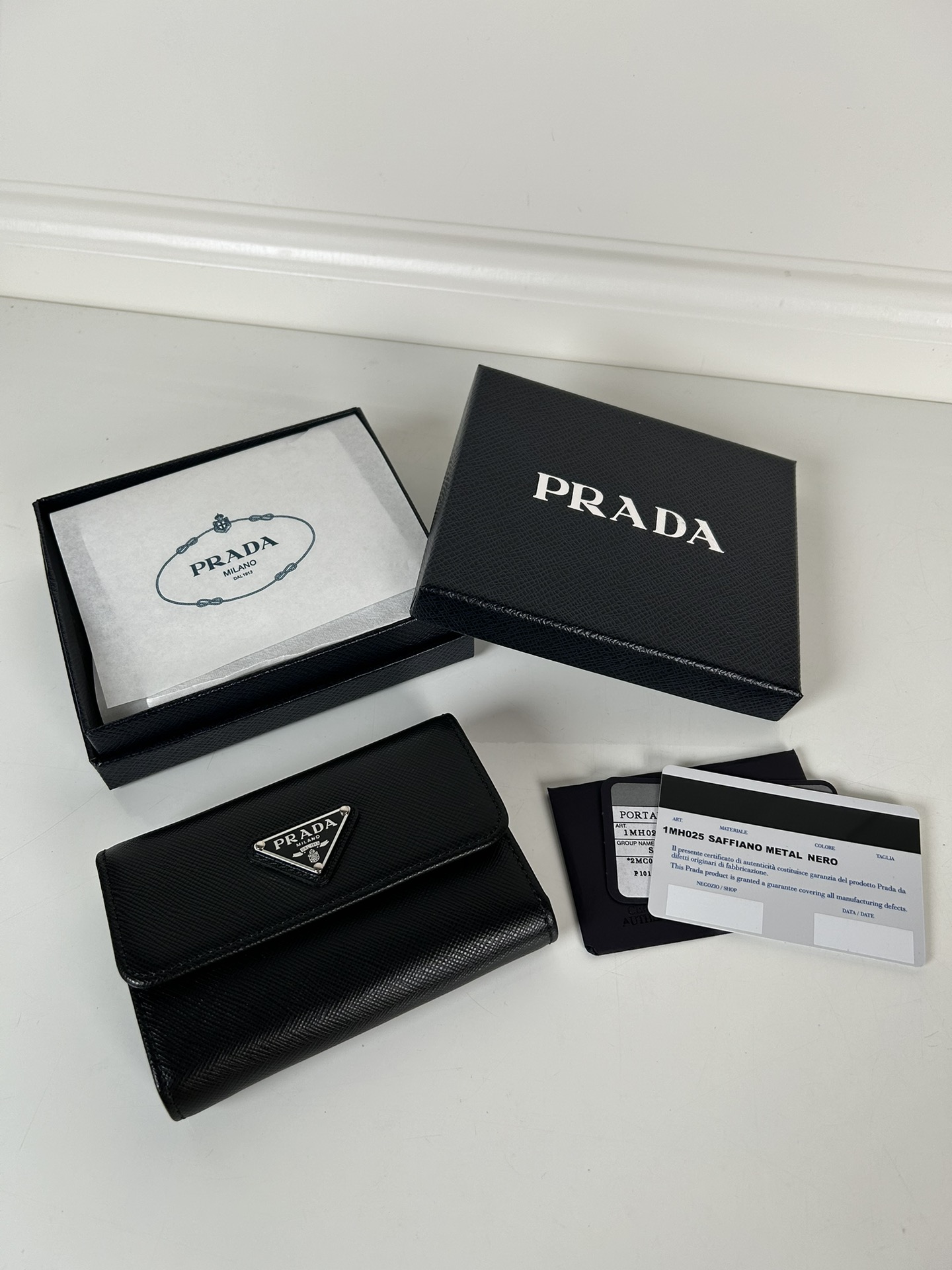 프라다 Prada 1ML050 지갑 11.5CM