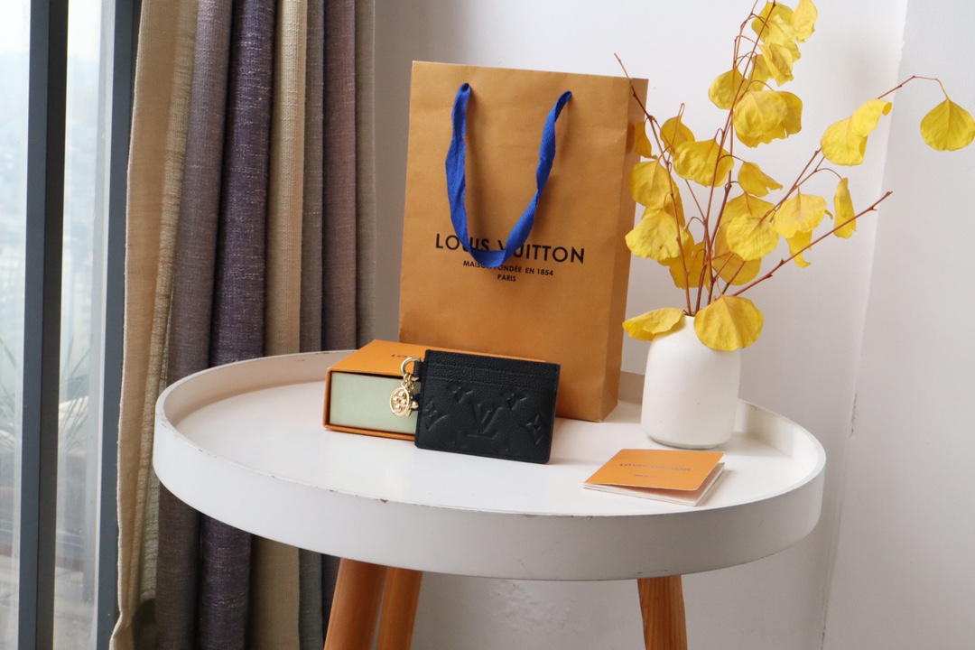 루이비통 Louis Vuitton M82132 카드 케이스 10.2CM