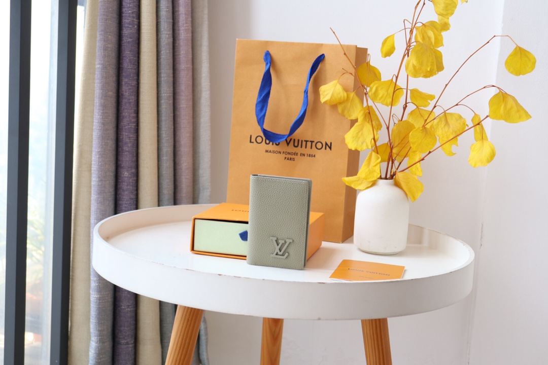 루이비통 Louis Vuitton M82276 카드 케이스 11.1CM