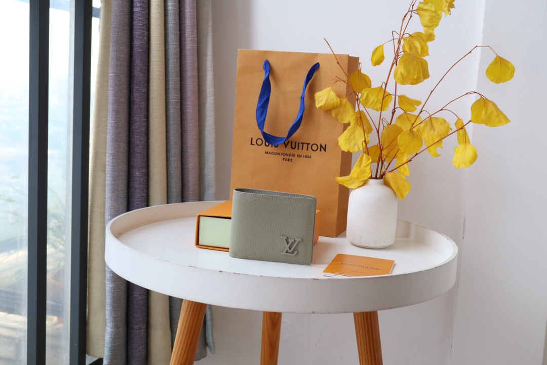 루이비통 Louis Vuitton M82273 지갑 11.5CM