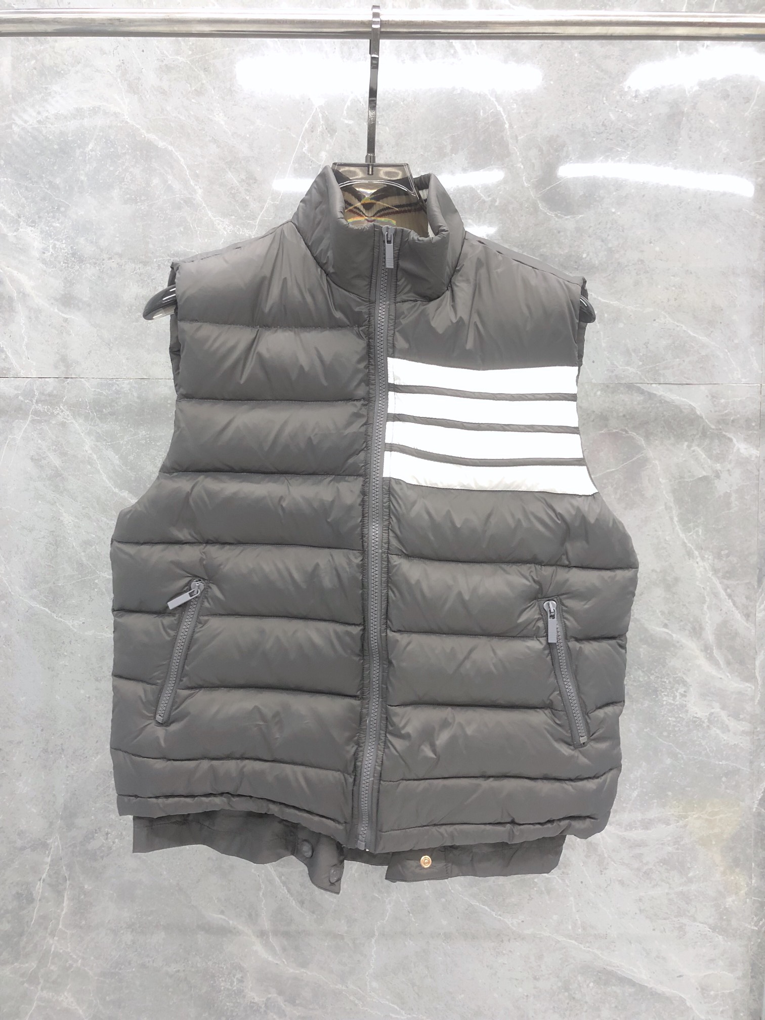 톰브라운 Thom Browne 조끼 패딩